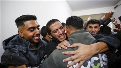 مكتب إعلام الأسرى الفلسطينيين: إسرائيل تفرج عن 12 أسيرًا من غزة