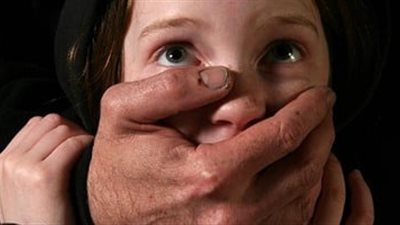 على غرار عنتيل الشعراء .. هتك عرض طفلتين على يد مسن بدمياط.. تفاصيل 