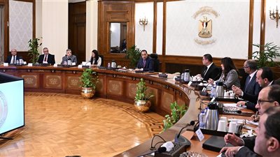  رئيس الوزراء يُتابع الموقف التنفيذي لمشروعات تحلية مياه البحر