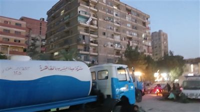 كسر ماسورة مياه في دار السلام.. والدفع بسيارات لسد احتياجات المواطنين
