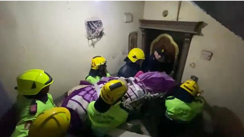 لحظة إنقاذ سيدة 