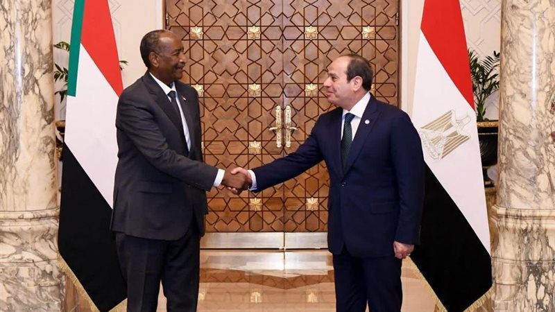 الرئيس السيسي مع الفريق عبد الفتاح البرهان