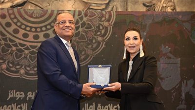 محمود مسلم يحصل على جائزة أفضل كاتب صحفي في مسابقة المحاور مفيد فوزي