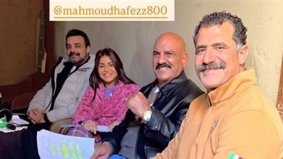 بصور من الكواليس.. منة فضالي تشوق الجمهور لمسلسل «وننسى اللي كان»