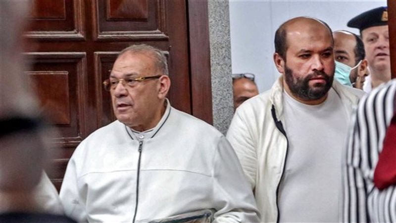 المتهمان عقب القبض عليهم
