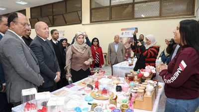 محافظ القاهرة يفتتح معرض السلع الغذائية بجامعة العاصمة لدعم الطلاب والأسر المنتجة
