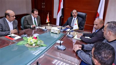 محافظ سوهاج يعقد اجتماعًا لبحث آليات تنفيذ المرحلة الثالثة من توسعة الكورنيش الغربي