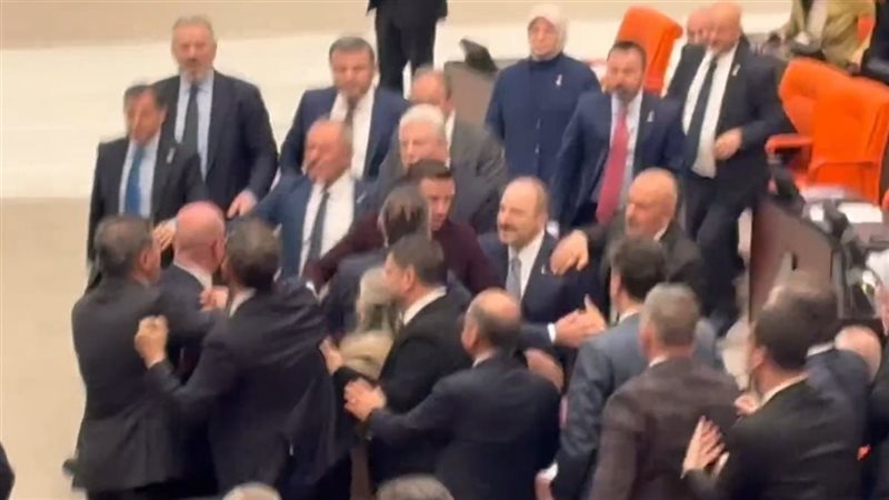شجار يندلع في البرلمان التركي 