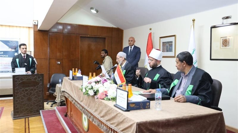 وزير الأوقاف يشارك في مناقشة رسالة ماجستير 