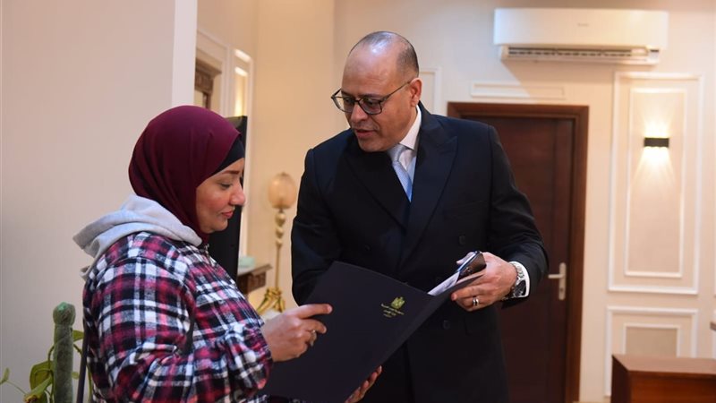 وزير العمل وأميرة عبده 