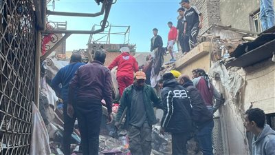 الهلال الأحمر المصري يساند الحماية المدنية في حادث انهيار عقار إمبابة