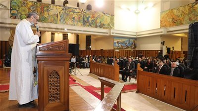 نيابةً عن رئيس الوزراء.. محافظ القاهرة يشارك الطائفة الأسقفية احتفالات عيد الميلاد 