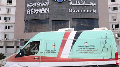 أسوان: سيارة المركز التكنولوجي المتنقل تصل المواطنين لتوفير خدمات السجل المدني والشهر العقاري