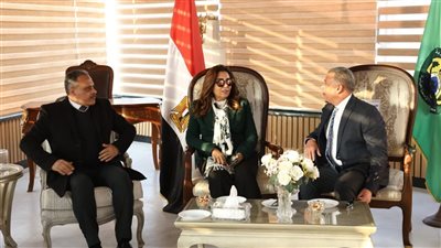 وزيرة التنمية المحلية تتفقد تطوير نادي وشاطئ الفيروز