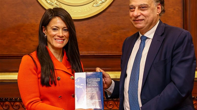 وزيرة التخطيط ورئيس خارجية الشيوخ 