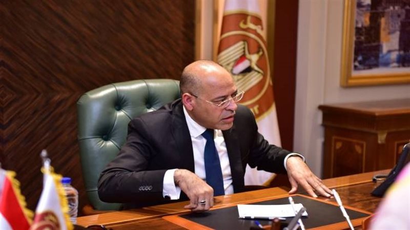  وزير العمل