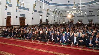 وزير الأوقاف ومحافظ بورسعيد يشهدون صلاة الجمعة بالمسجد العباسي احتفالًا بالعيد القومي