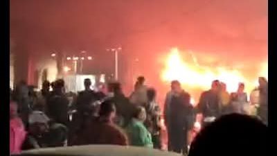 السيطرة على حريق أكشاك بمحيط محطة قطارات رمسيس دون إصابات