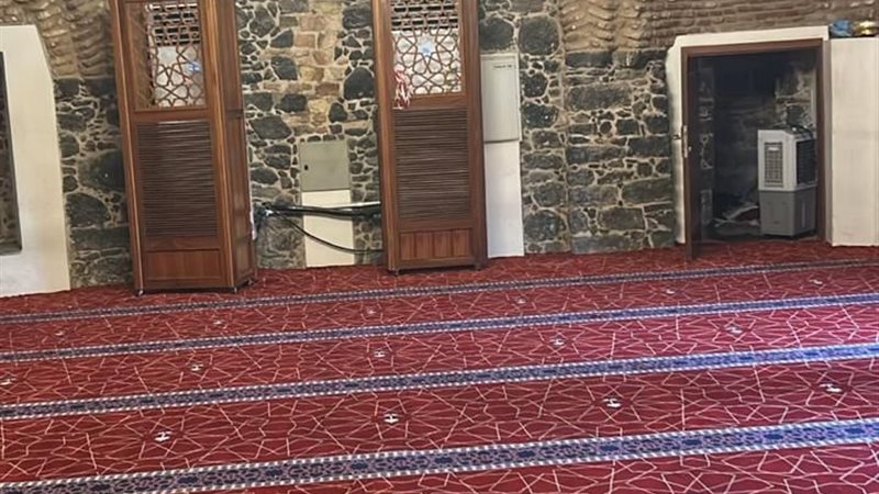 أحد المساجد التى تم فرشها 