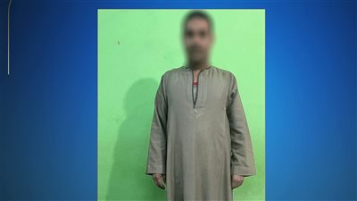 القبض على شخص يوزع رشاوي انتخابية وبحوزته بطاقات شخصية بطهطا