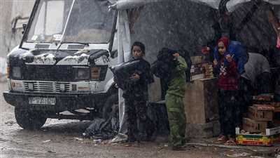 غزة بين الحرب والعاصفة.. الخيام تغرق والنازحون بلا مأوى