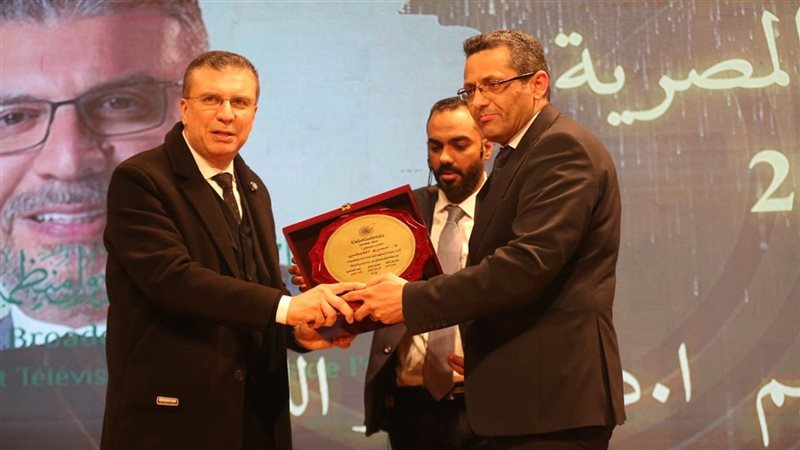 تكريم الإعلامي عمرو الليثي من نقابة الصحفيين