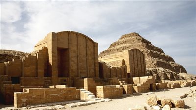 أبهر العلماء في أسلوب بناءه .. أجواء مميزة لسقارة في الشتاء 