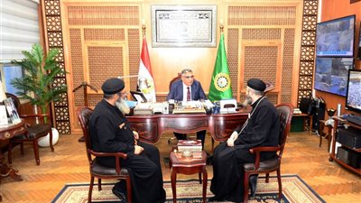 محافظ الدقهلية يستقبل وفد مطرانية الأقباط ويؤكد سنظل نموذجاً للوحدة الوطنية
