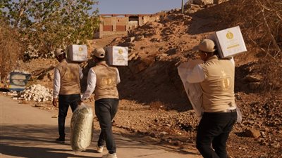 الانتهاء من توزيع عشرات الآلاف من البطاطين والعبوات الغذائية بـ4 محافظات 
