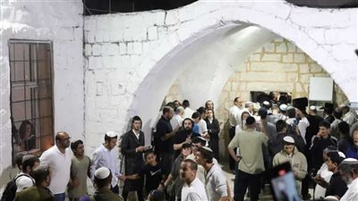 تحت حراسة الجيش.. إسرائيل تسمح ببقاء اليهود في باحات قبر يوسف أطول فترة
