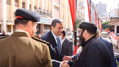 كلنا أيد واحدة.. محافظ دمياط يهنئ الأنبا ماركوس بعيد الميلاد المجيد