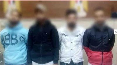 بيشربوا في الشارع.. ضبط 4 متهمين يتعاطون المخدرات أمام المارة بعين شمس 