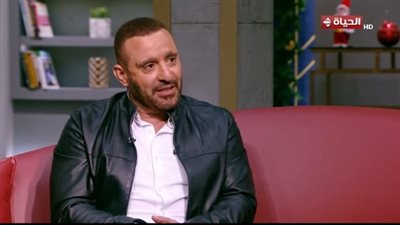 أحمد السقا يتكفل بعلاج سيدة تعاني من المياه البيضاء على الهواء