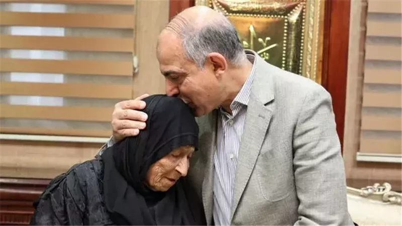 المحافظ وسيدة المنيا 