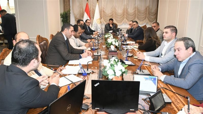 اجتماع وزير الشباب والرياضة