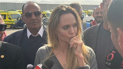 أنجلينا جولي تصل إلى معبر رفح في زيارة إنسانية لتفقد المساعدات ومستشفى العريش