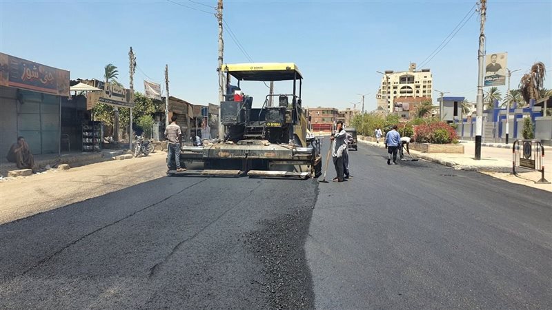 جانب من أعمال رصف الطرق في 2025