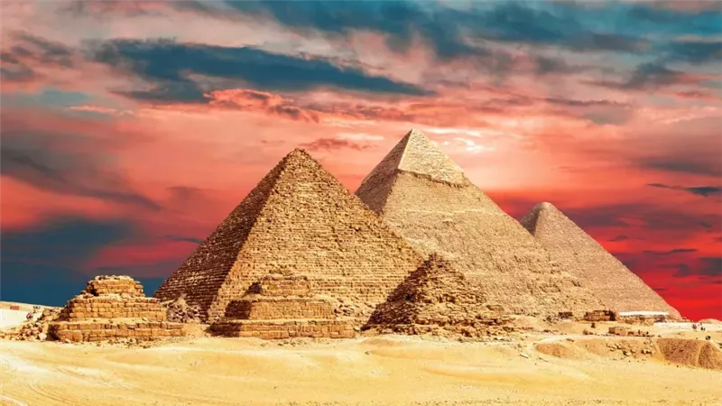 أهرامات  