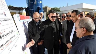 رئيس الوزراء يتفقد حمام السباحة الأوليمبي 