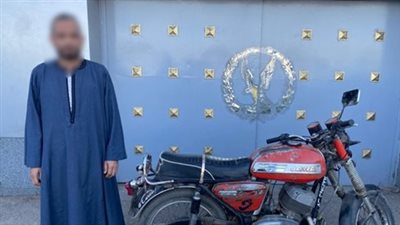 عامل يسحل نجل شقيقه خلف دراجة نارية في أسيوط بحجة 