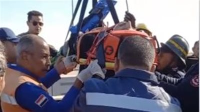 الإسعاف والدفاع المدني ينقذان شابًا سقط من الكوبري الدولي بالإسكندرية.. فيديو