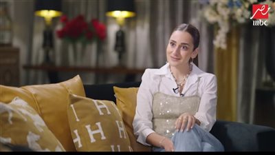 أمينة خليل: اتعلمت الأمومة من 