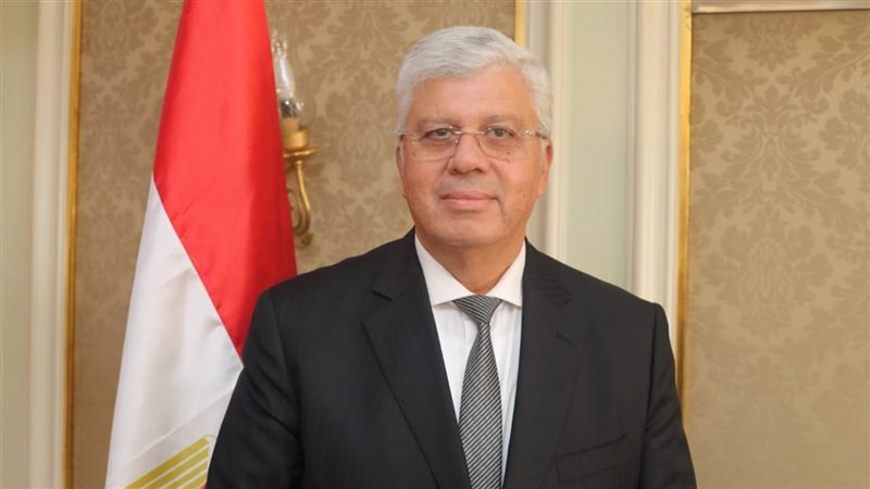  الدكتور أيمن عاشور