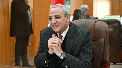 حملات مستمرة لإزالة الإشغالات ورفع كفاءة الشوارع بسوق أبو دراع بالمحلة