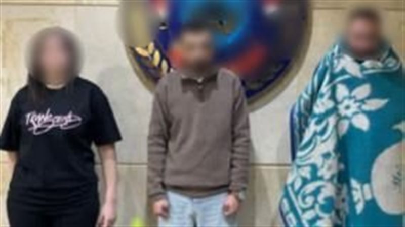 المتهمون عقب القبض عليهم