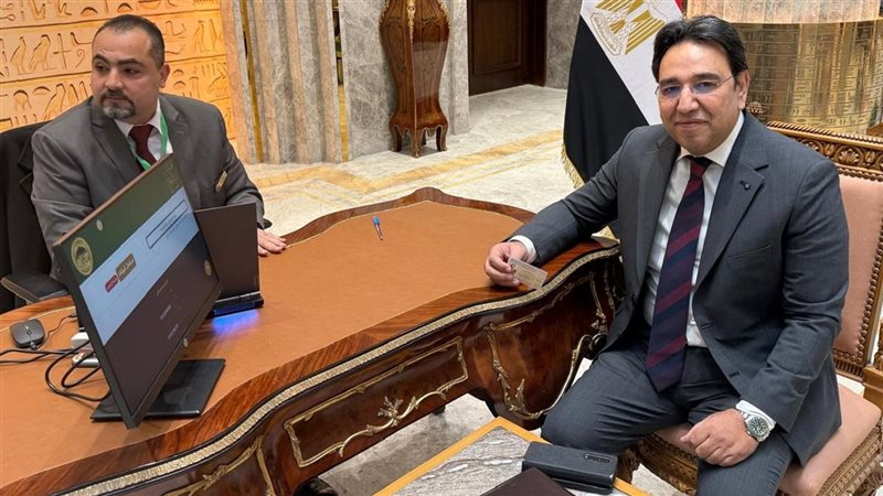 أيمن محسب يتسلم كارنيه عضوية مجلس النواب 2026