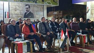 بأعلام مصر .. محافظ دمياط يتابع مباراة منتخب مصر أمام بنين بدمياط الجديدة