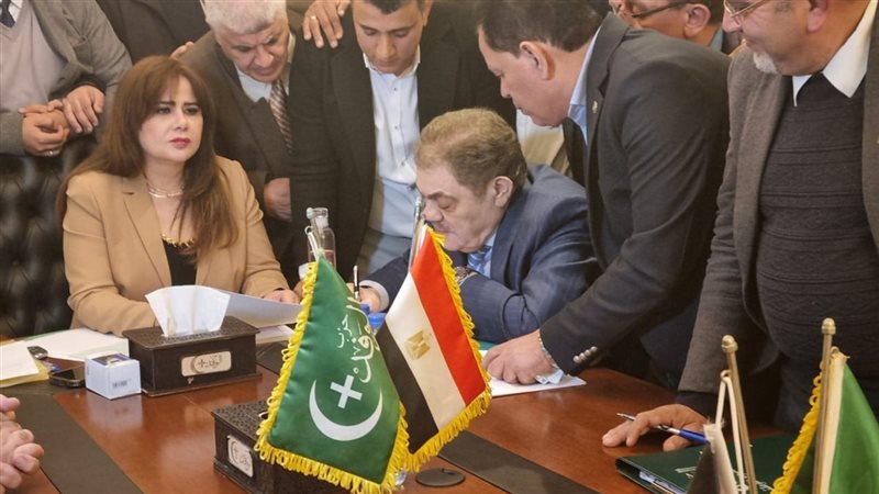 جانب من تقدم البدوي بأوراق ترشحه 