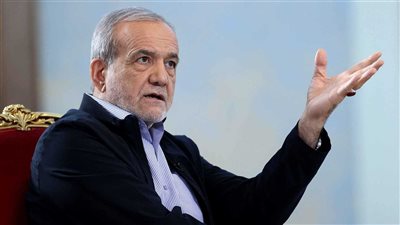  الرئيس الإيراني يمنح المحافظات صلاحيات موسعة لمواجهة أي صراع محتمل
