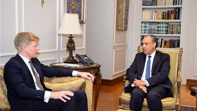 وزير الخارجية يلتقي المبعوث الأممي الخاص إلى اليمن لبحث تطورات الأوضاع